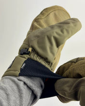 Load image into Gallery viewer, Crab Grab Champ Mitt 2027