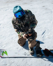 Load image into Gallery viewer, Thirtytwo Middle Earth Pro Snowboard 2027
